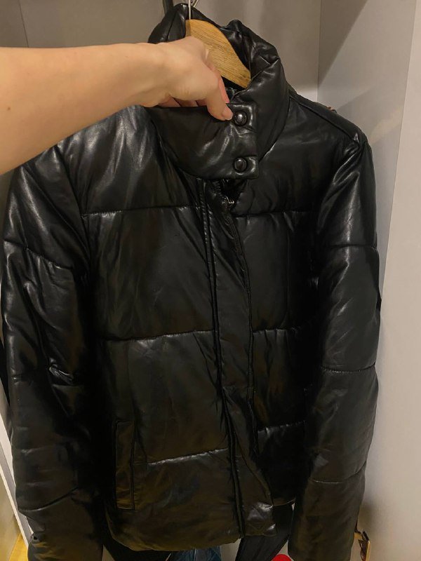 Женские черные туфли на каблуке, куртка демисезонная лаковая