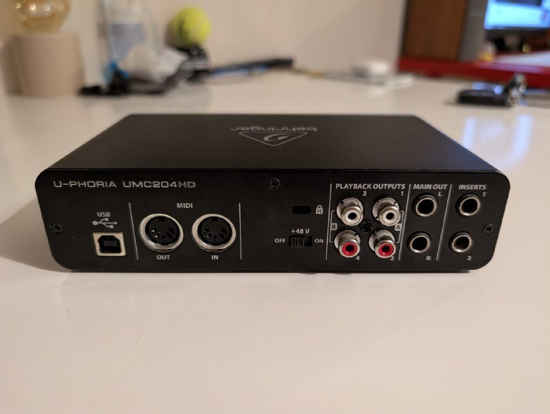 аудиокарта Behringer UMC204HD 2