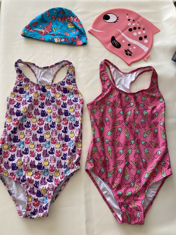 Детские купальники и шапочки 4-5 лет
