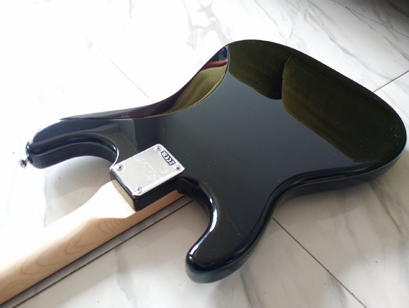 Fender Squire Sonic Stratocaster electric guitar 4