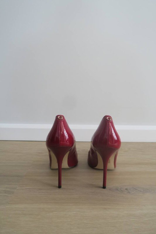 Красные лакированные туфли-лодочки Guess, размер 39 5
