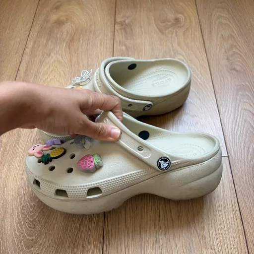 Crocs, женские шлепанцы