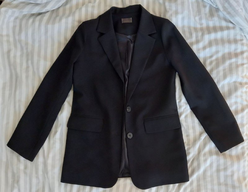 Полосатая кофта, пиджак черный, туфли замшевые, джинсы черные 2