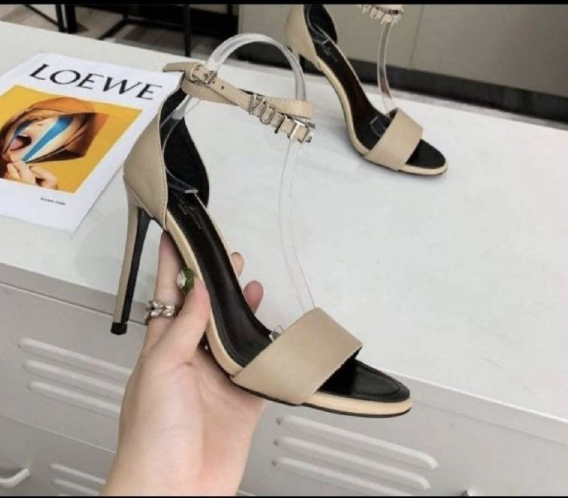 Абсолютно новые женские босоножки Louis Vuitton 2
