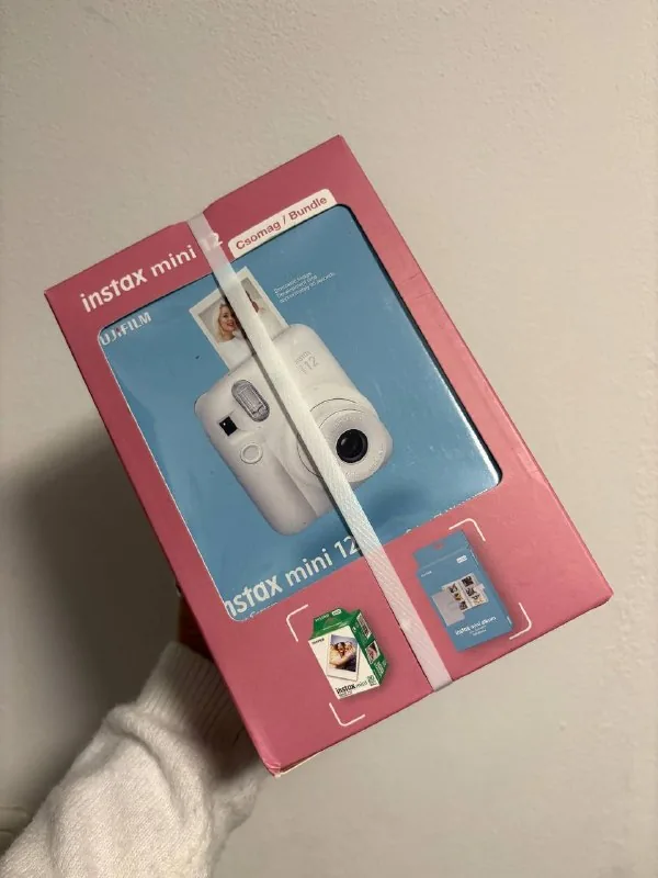 Новая камера Fujifilm Instax Mini 12 с картриджами и альбомом 1