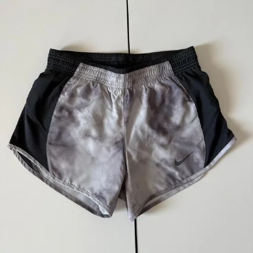 Женские шорты Nike