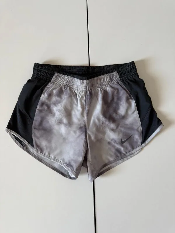 Женские шорты Nike 1