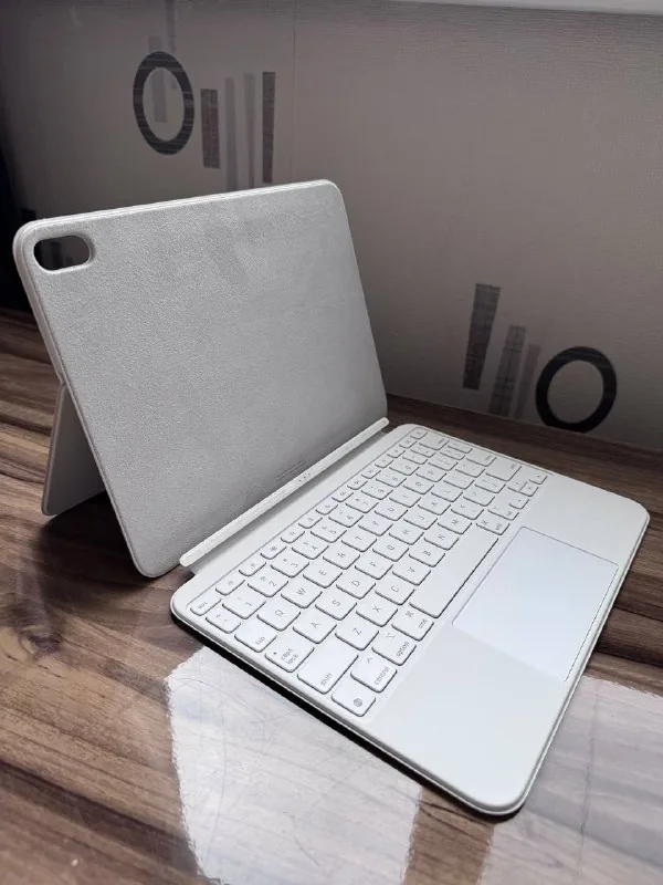 MacBook Pro 15.4 inch, Magic Keyboard 1