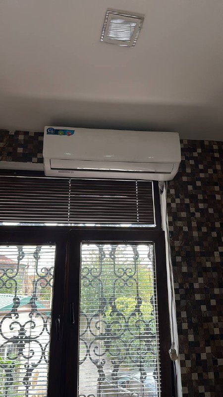 Кровать большая с матрасом и тумбами 4