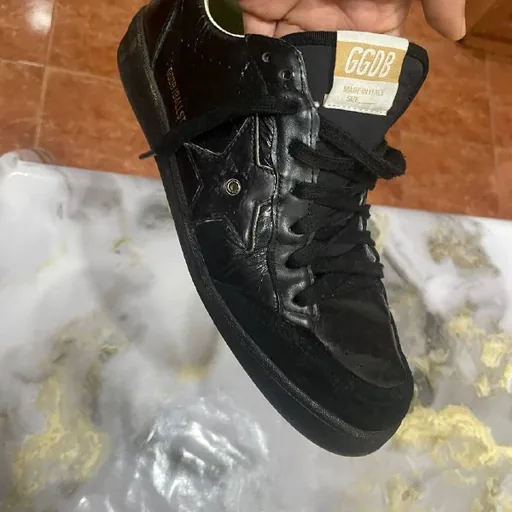 Men's Adidas sneakers, size 42