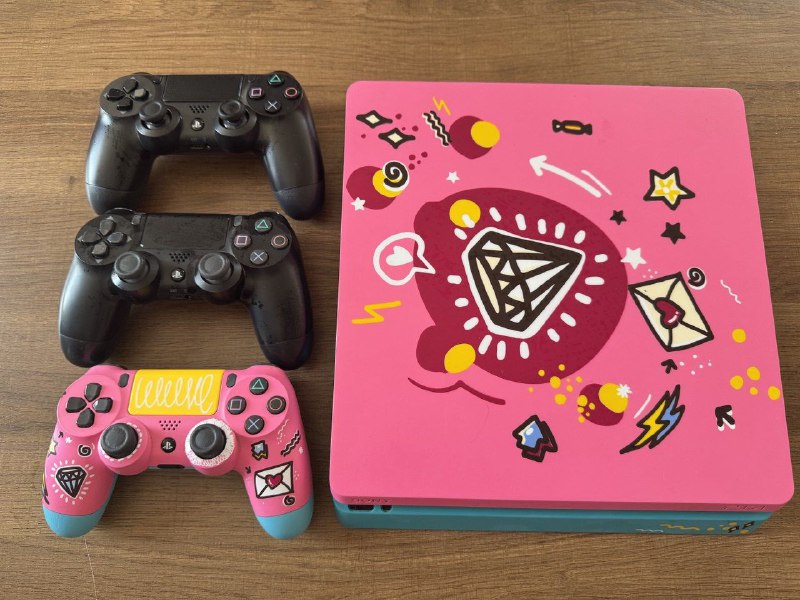 Sony Playstation 4 с джойстиками 3