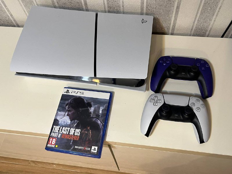 PS5 Slim 1 ТБ, два пульта, игра