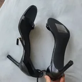 Спортивный топ, легинсы, туфли, кроксы, чашки на грудь 3