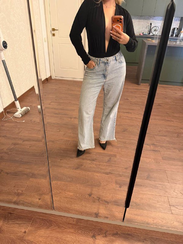 Джинсы, боди, красное платье 2