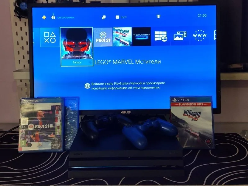 PS4 Pro (CUH-7208B) с двумя джойстиками и 3 играми 1