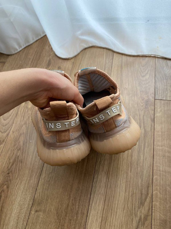 Женские детские кроссовки 35-36 размер 5