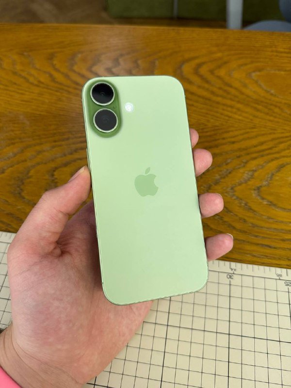 iPhone 17 8