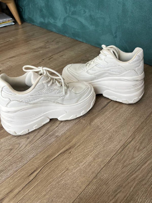 Белые кроссовки на платформе Bershka 6