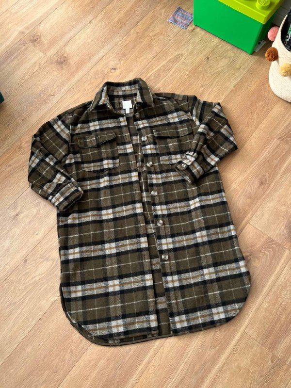 Юбка шифоновая, Платье из вискозы H&M, Джинсовая рубашка H&M, Рубашка-пальто H&M, Джемпер Le Petit Bateau, Вельветовая куртка Ostin, Платье из фланели для кормящих, Толстовка Pull&Bear, Шерстяное платье Uniqlo, Фланелевое платье для кормящих 4