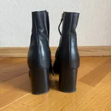 Zara-ს სვიტერი, Mango-ს ჩექმები 4