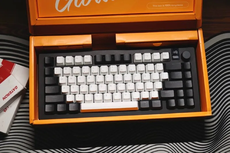 Механическая клавиатура Glorious GMMK 3 Pro 75% 1
