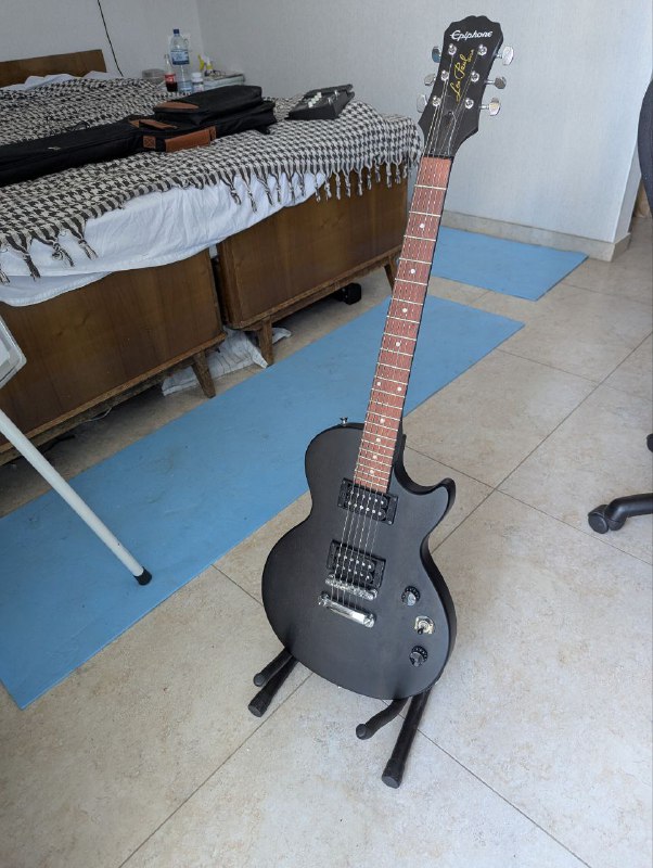 Epiphone Les Paul Special VE EBC, NUX MG-300, accessories