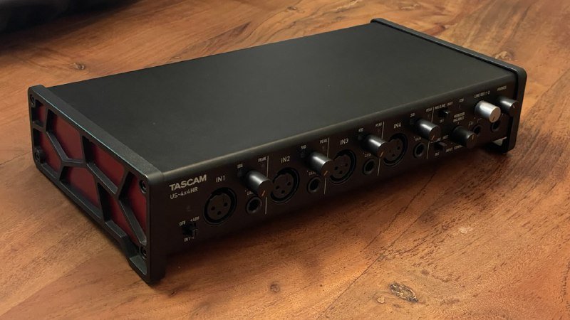 Аудиоинтерфейс TASCAM US-4X4HR
