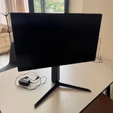 Монитор LG UltraGear, клавиатура HyperX, наушники Razer Kraken 9