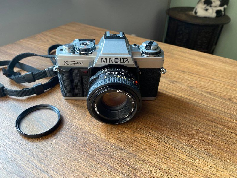 Пленочный зеркальный фотоаппарат Minolta XG-M с объективом