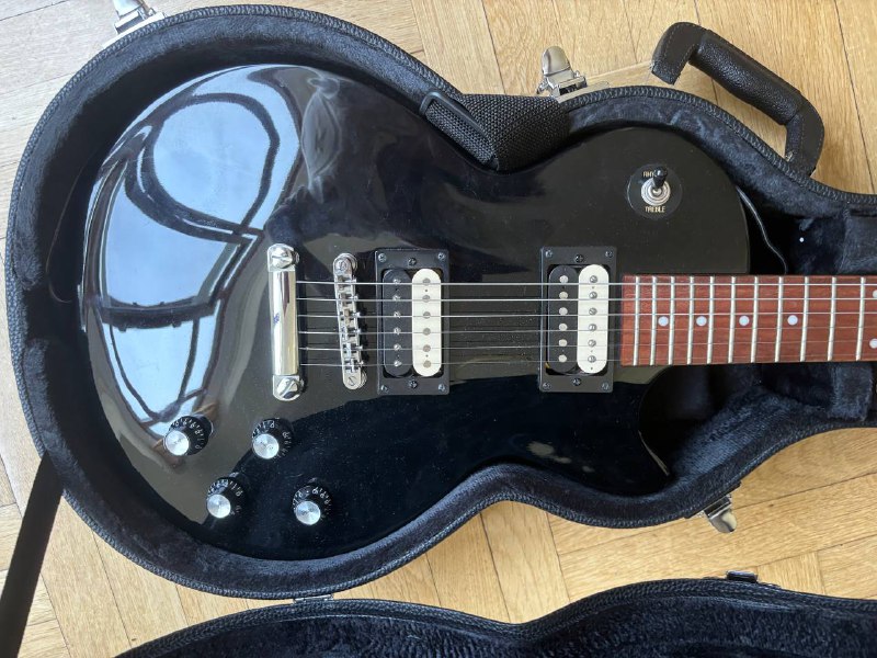 Электрогитара Epiphone Les Paul Studio LT, кейс и ремень 2