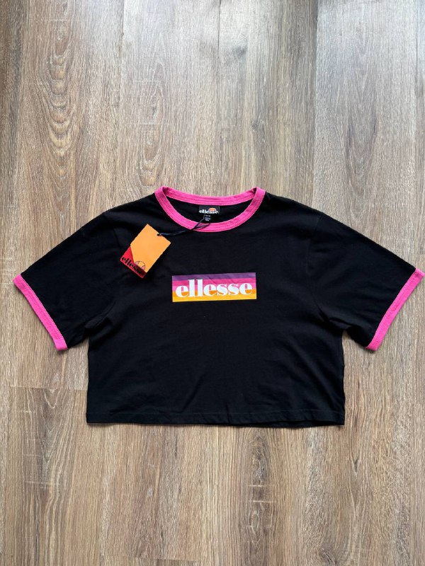 Топ Ellesse, Джинсы Dsquared2, Кепка Nike, Сумка Kipling, Футболка C.P. Company, Харрингтон GAP, Худи Fred Perry, Лонгслив The North Face, Штаны Fjällräven