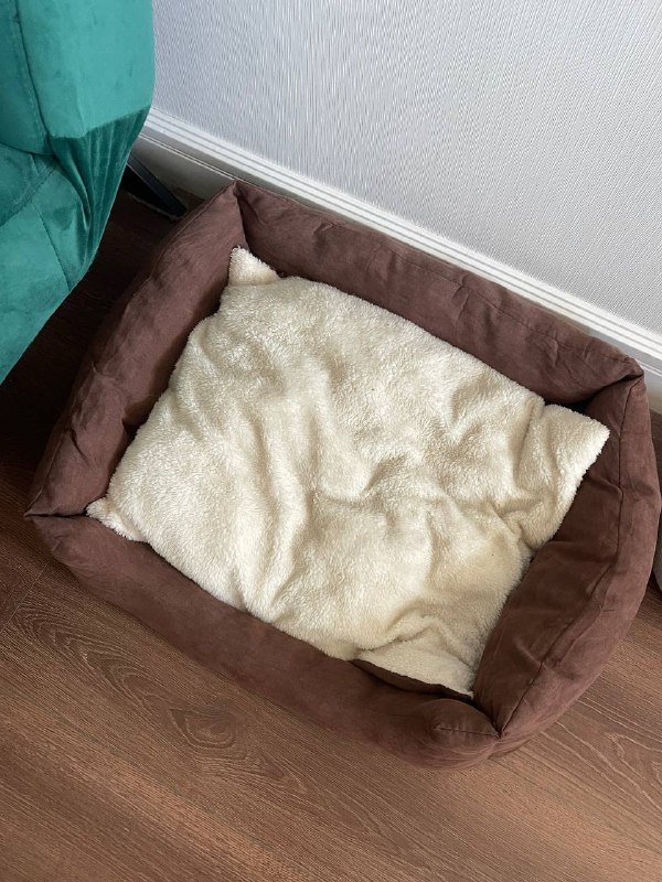 Бежевая лежанка для собак мелких и средних пород