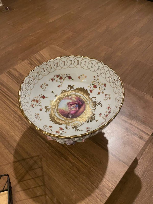 Декоративная фарфоровая вазочка