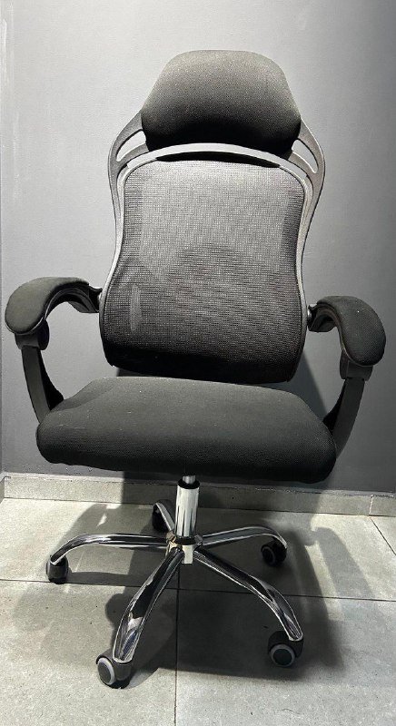 Офисное кресло, рабочий стол 2