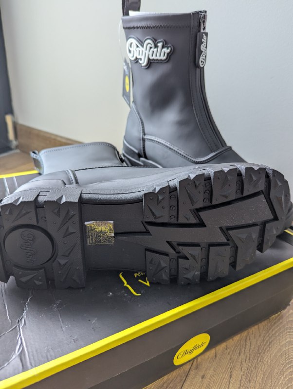 Балетки Мэри Джейн River Island, UGG, Ботинки Buffalo для дождя 9