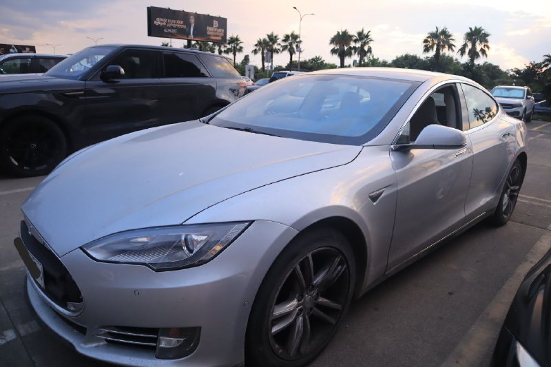 Tesla Model S 85 2013