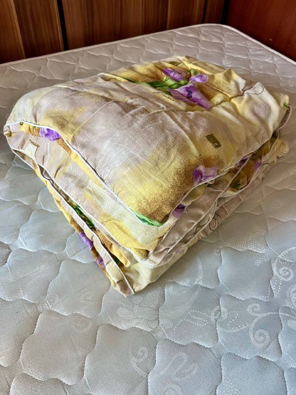 Одеяло теплое синтетическое, подушка, комплекты постельного белья