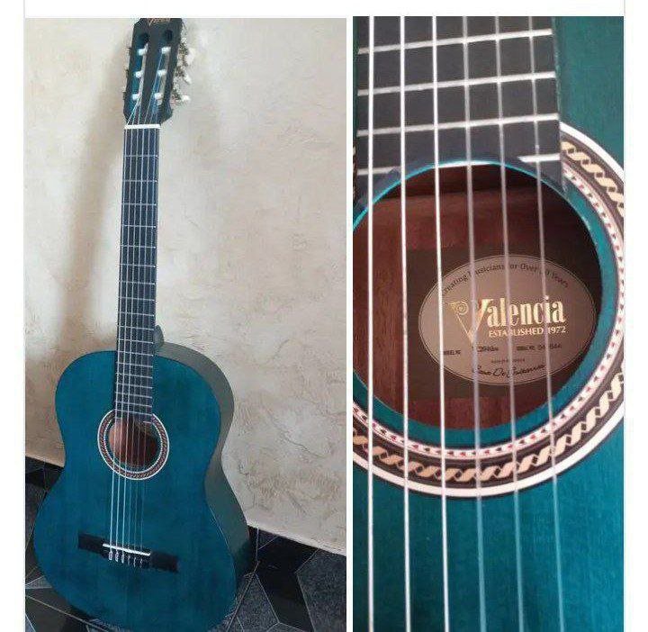 классическая гитара с капо и чехлом