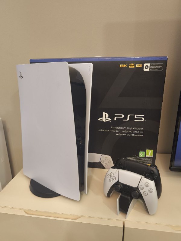 Игровая консоль Playstation 5 Digital Edition, 2 контроллера, зарядная станция