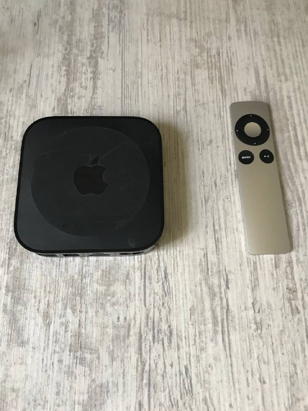 Apple TV приставка с пультом 2