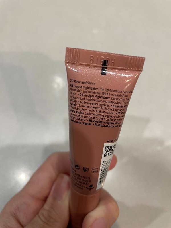 Хайлайтер essence Baby Got Glow 2