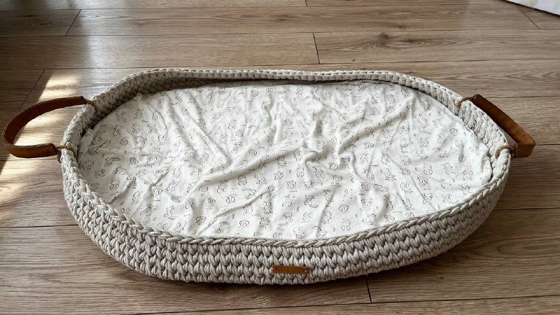 Лежанка для собаки с деревянным дном, кожаными ручками