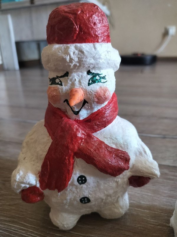 Рождественская гирлянда, елочные украшения, снежинки, шары, снеговичок 6