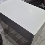Минималистичный белый письменный стол 2