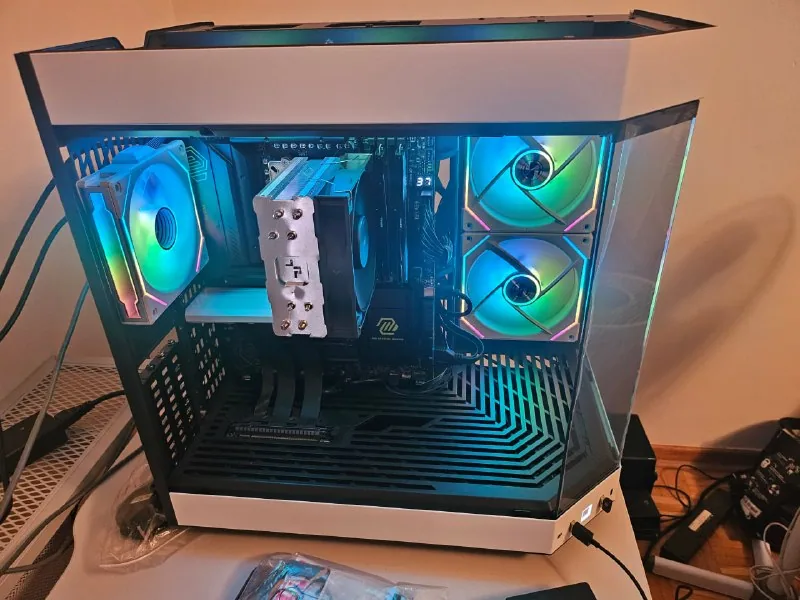 Hyte Y60 корпус системника 1