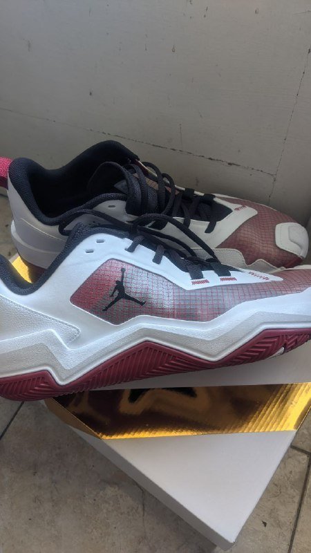 Кроссовки Nike Air Jordan бело-красные и бело-голубые 2