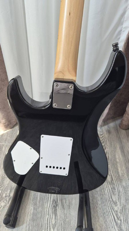 Yamaha Pacifica 112J электрогитара с аксессуарами 3