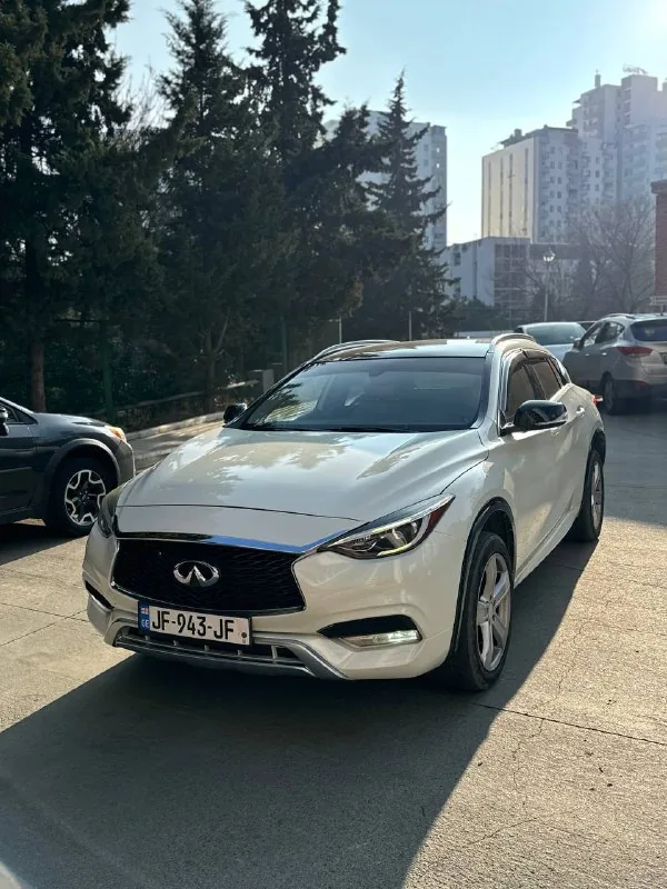 Infinity QX30 2.0 4*4, 2017 год 1