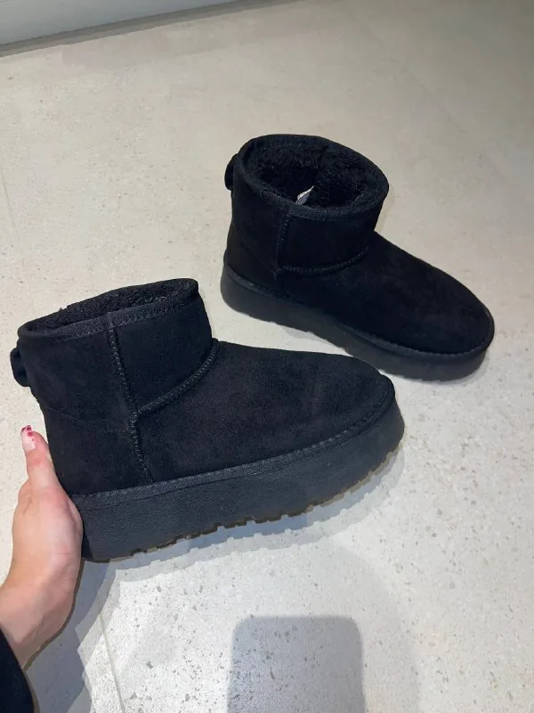 Зимові черевики, хутряні капці, сорочка H&M 1
