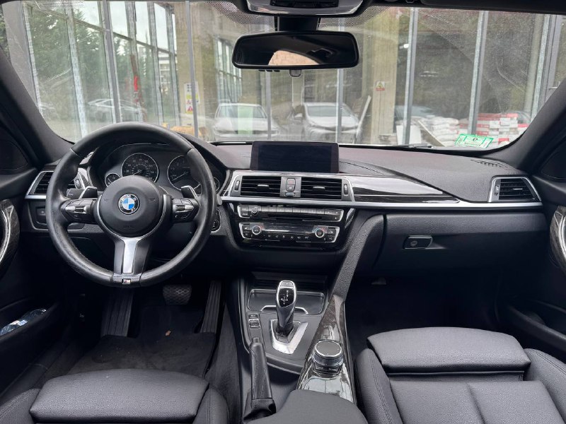 BMW 330i xDrive 2017 года 7